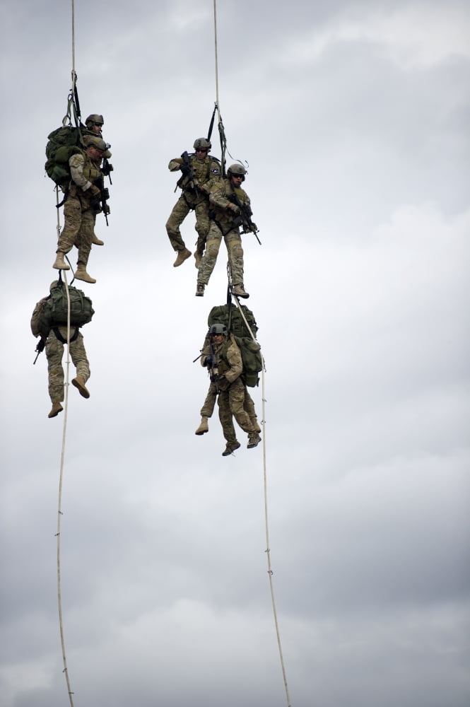 US Soldiers are lifted off the ground by a CH-47 Chinook helicopter Canvas Art - Stocktrek Images (23 x 34)