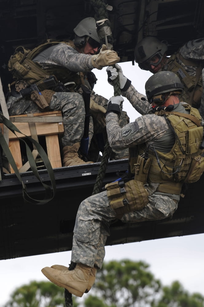 US Special Operations soldiers fast-rope from a helicopter Canvas Art - Stocktrek Images (23 x 35)