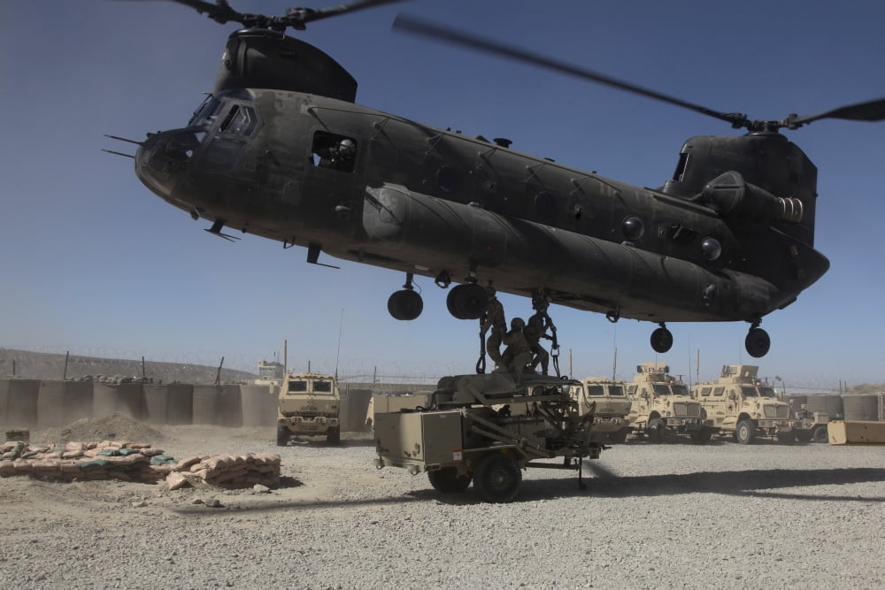 US soldiers attach sling load ropes to an Army CH-47 Chinook Canvas Art - Stocktrek Images (35 x 23)