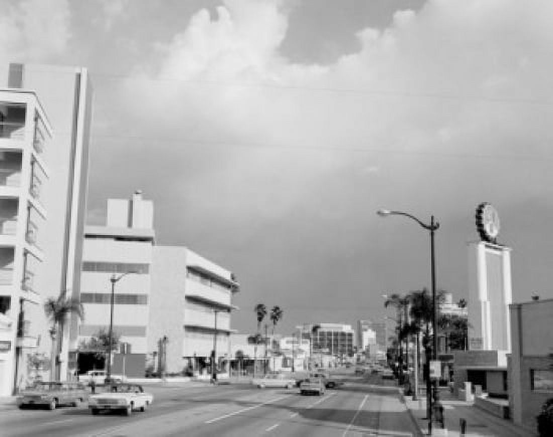 USA California Beverly Hills Street scene Canvas Art - (18 x 24)