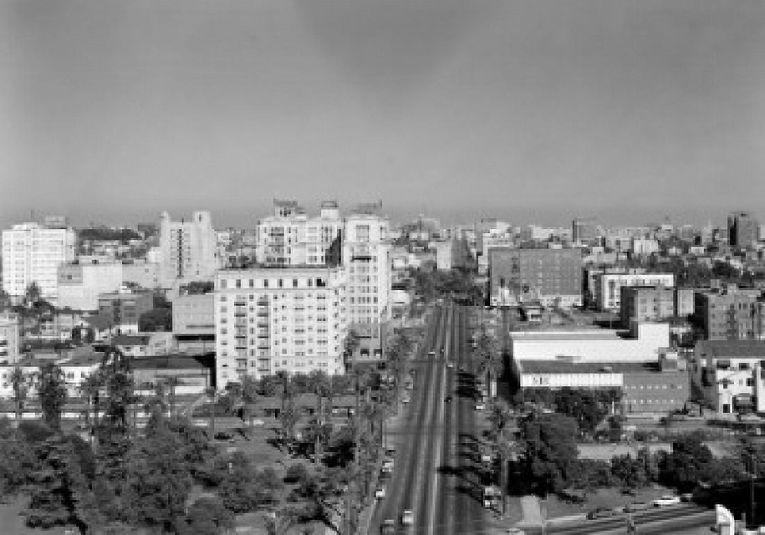 USA California Los Angeles Wilshire Boulevard looking toward the Civic Center Canvas Art - (18 x 24)
