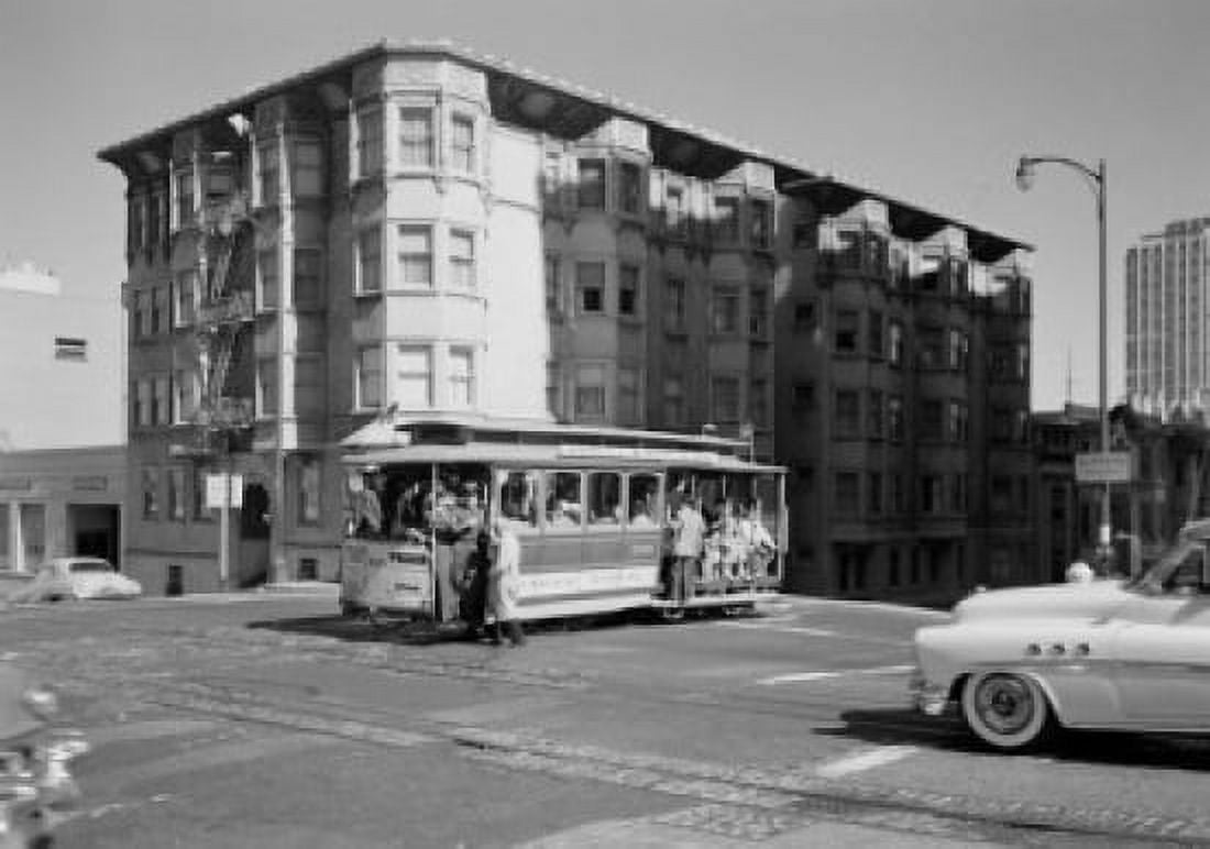 USA California San Francisco Cable car on Powell Street Canvas Art - (18 x 24)