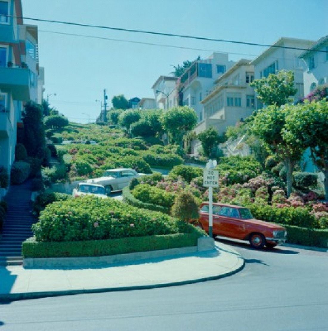 USA California San Francisco View toward Lumbard Street Canvas Art - (18 x 24)