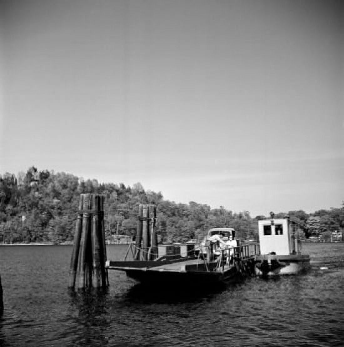 USA Connecticut Ferry on Connecticut River Canvas Art - (18 x 24)