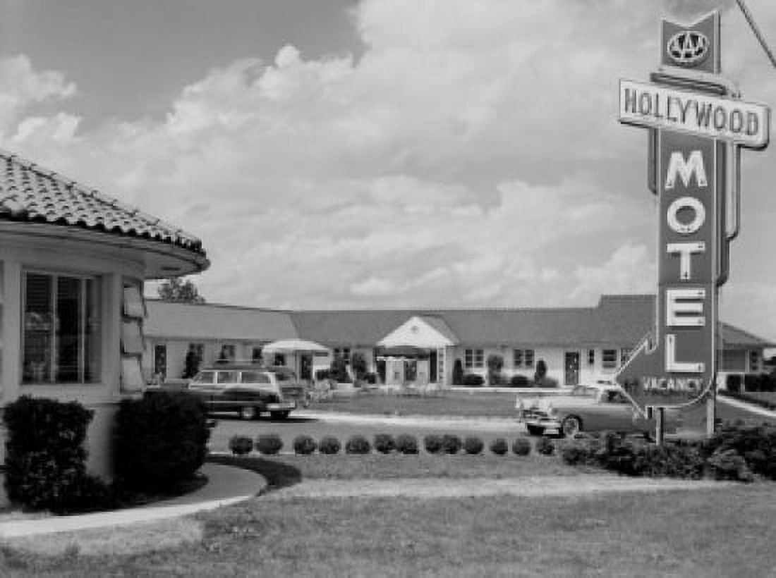 USA Delaware New Castle Hollywood Motel Canvas Art - (24 x 36)