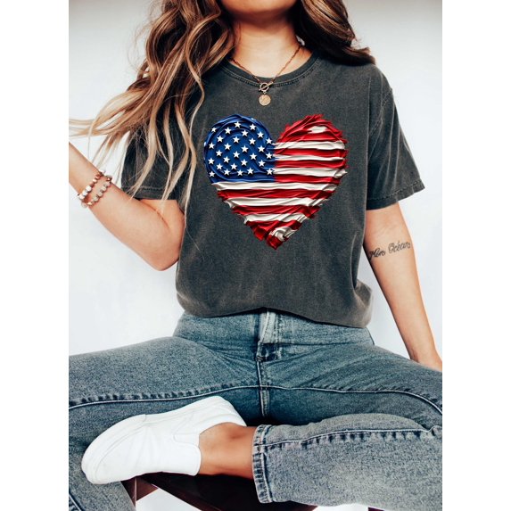 USA Flag Heart Fourth Of July Graphic Design T-Shirt