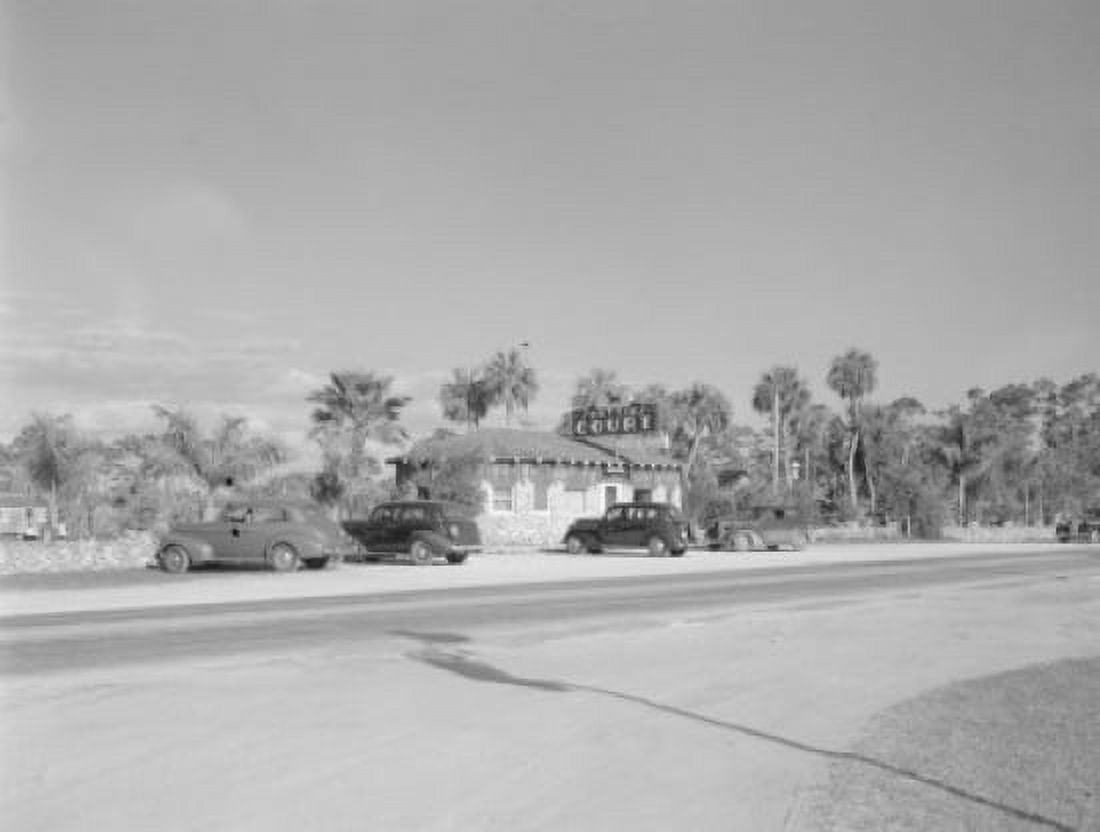 USA Florida Fort Meyers Scotties Tourist Court March 1946 Canvas Art - (18 x 24)