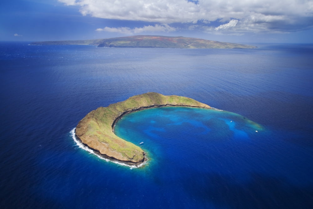 USA Hawaii Molokini and Kahoolawe Maui Canvas Art - Ron Dahlquist Design Pics (34 x 22)