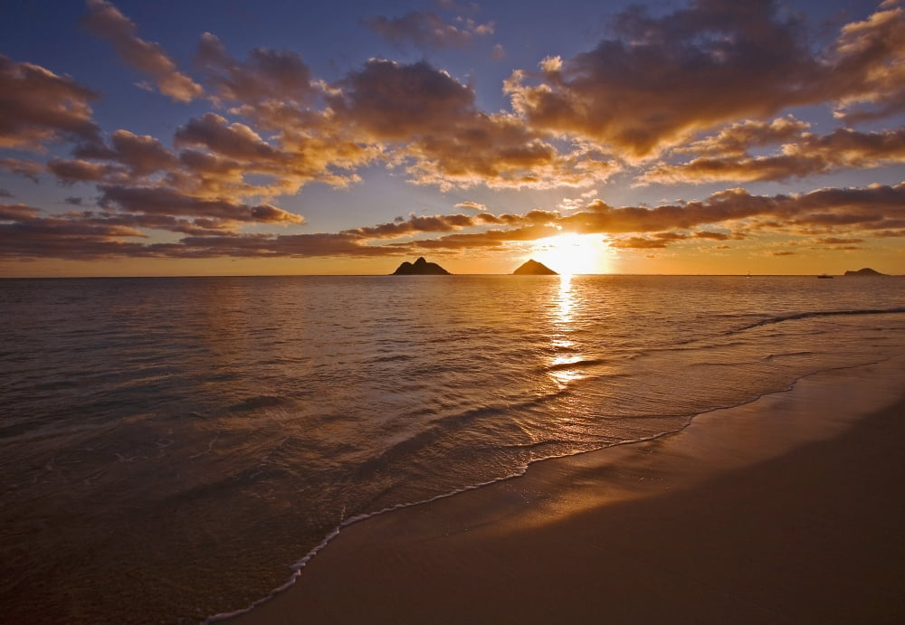 USA Hawaii Oahu Lanikai Beach with Mokulua island in background at sunrise Lanikai Canvas Art - Tomas del Amo Design Pics (17 x 11)