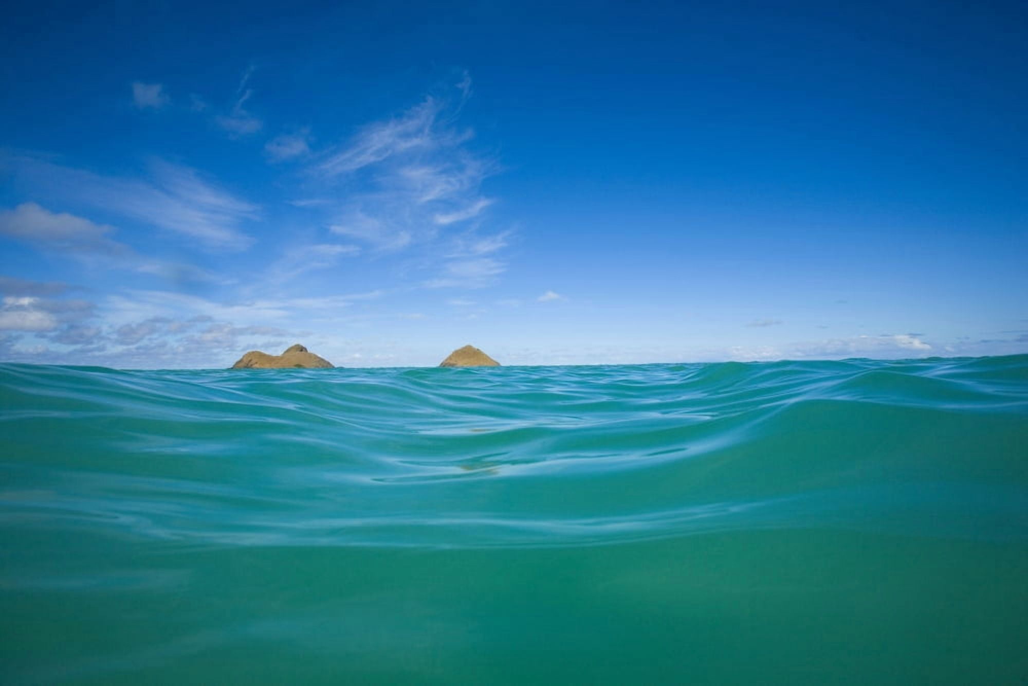 USA Hawaii Oahu Pacific ocean with Mokulua island in background Lanikai Canvas Art - Dana Edmunds Design Pics (17 x 11)