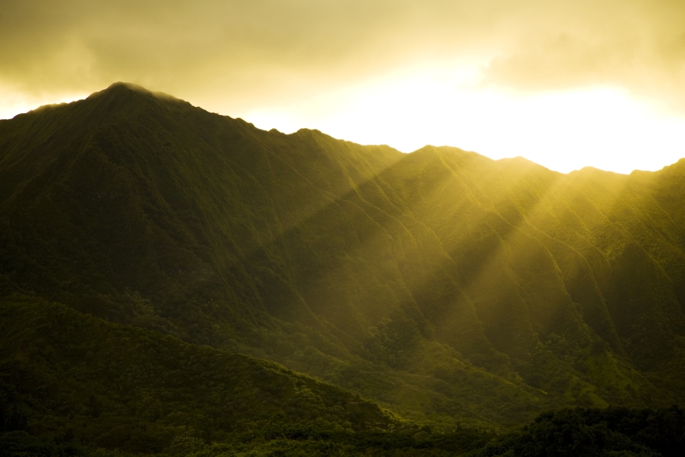 USA Hawaii Sunlight over Koolau Mountains and Kualoa Ranch Oahu Canvas Art - Dana Edmunds Design Pics (17 x 11)