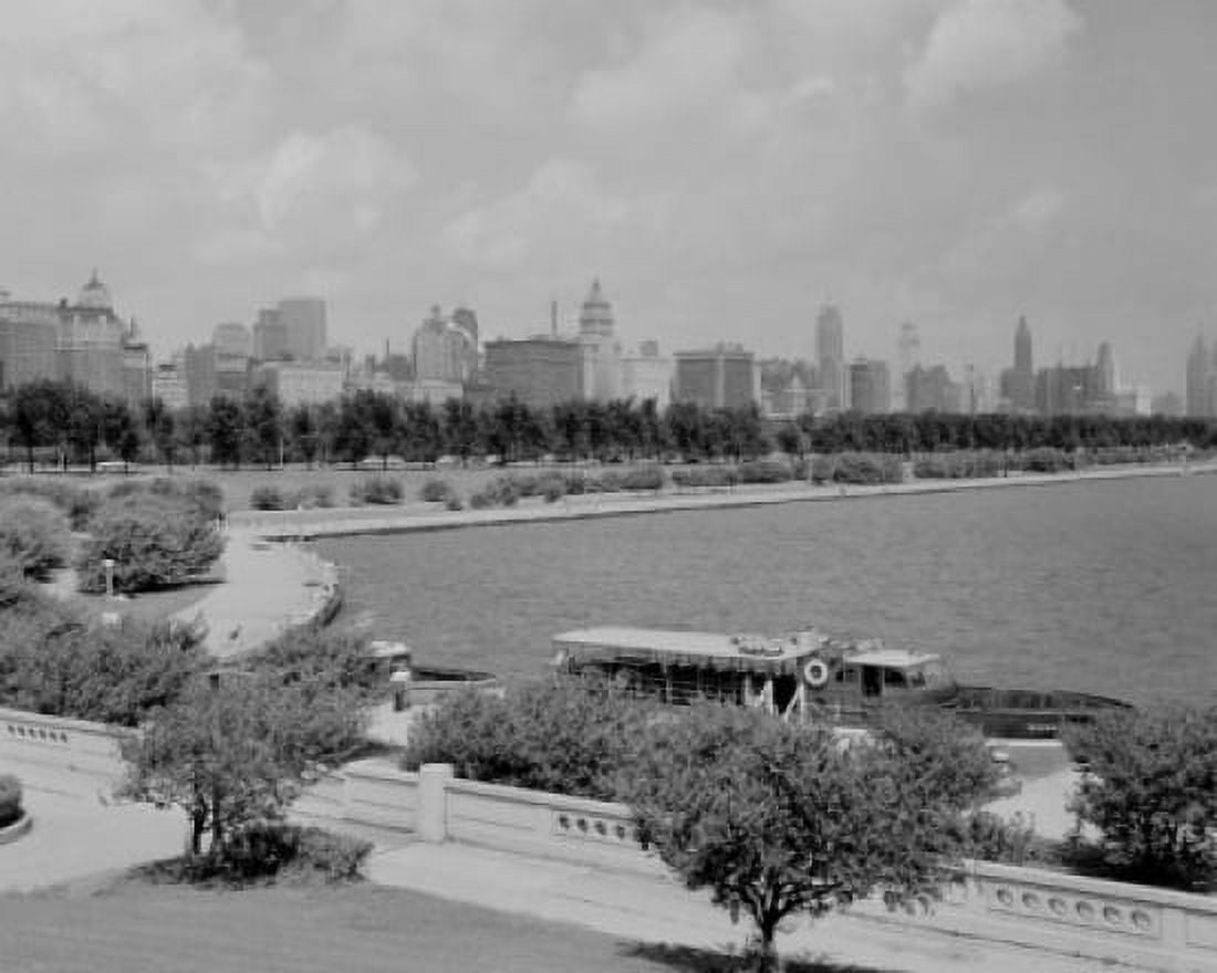 USA Illinois Chicago skyline along Lake Michigan looking north Canvas Art - (18 x 24)