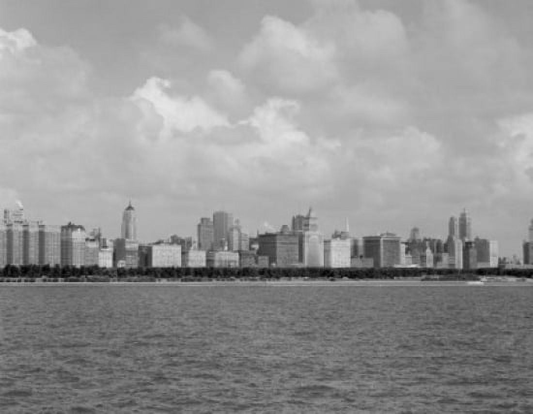 USA Illinois Chicago skyline from Lake Michigan Canvas Art - (18 x 24)