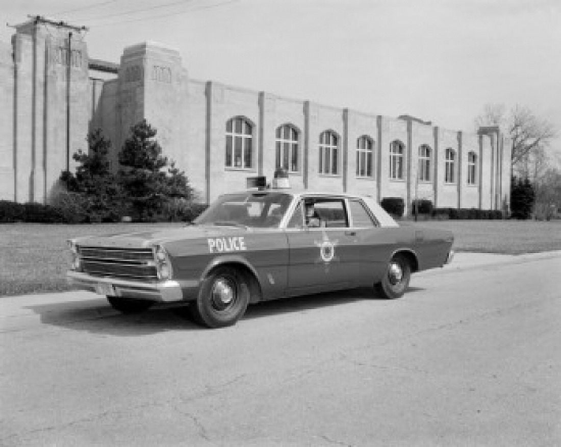 USA Indiana Fort Wayne policeman in police car Canvas Art - (24 x 36)