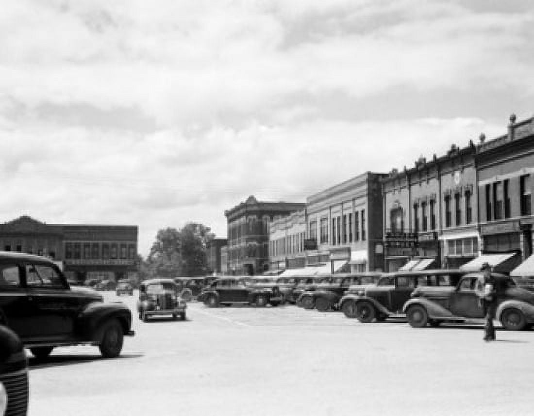 USA Iowa Chariton Braden Avenue Canvas Art - (24 x 36)