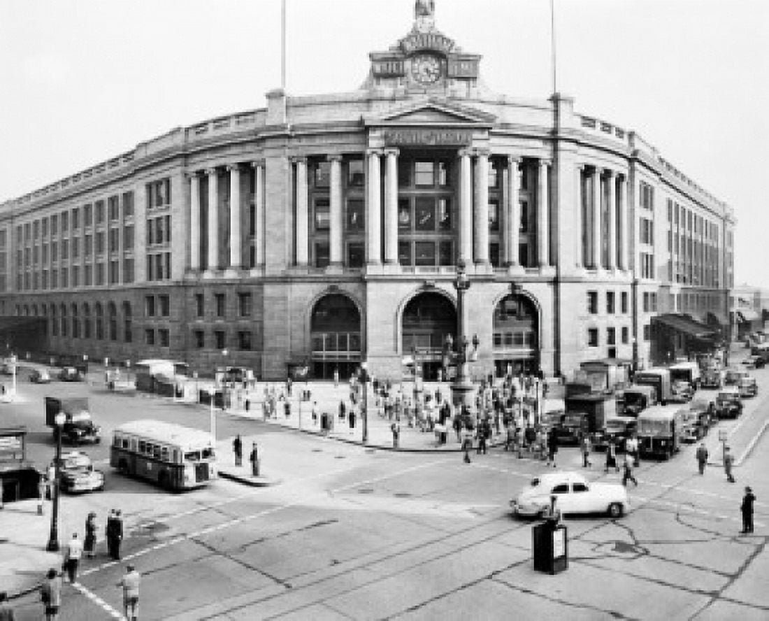 USA Massachusetts Boston South Station Canvas Art - (24 x 36)