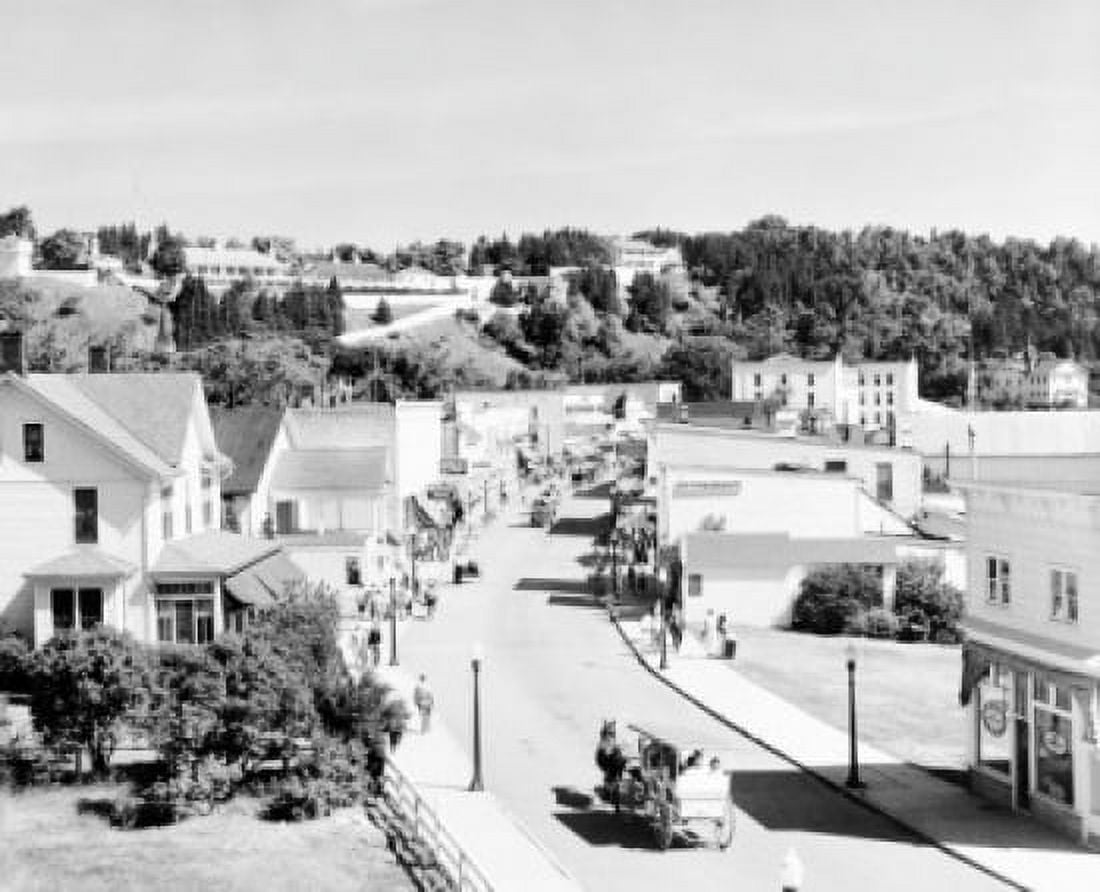 USA Michigan Street scene on Mackinac Island Canvas Art - (18 x 24)