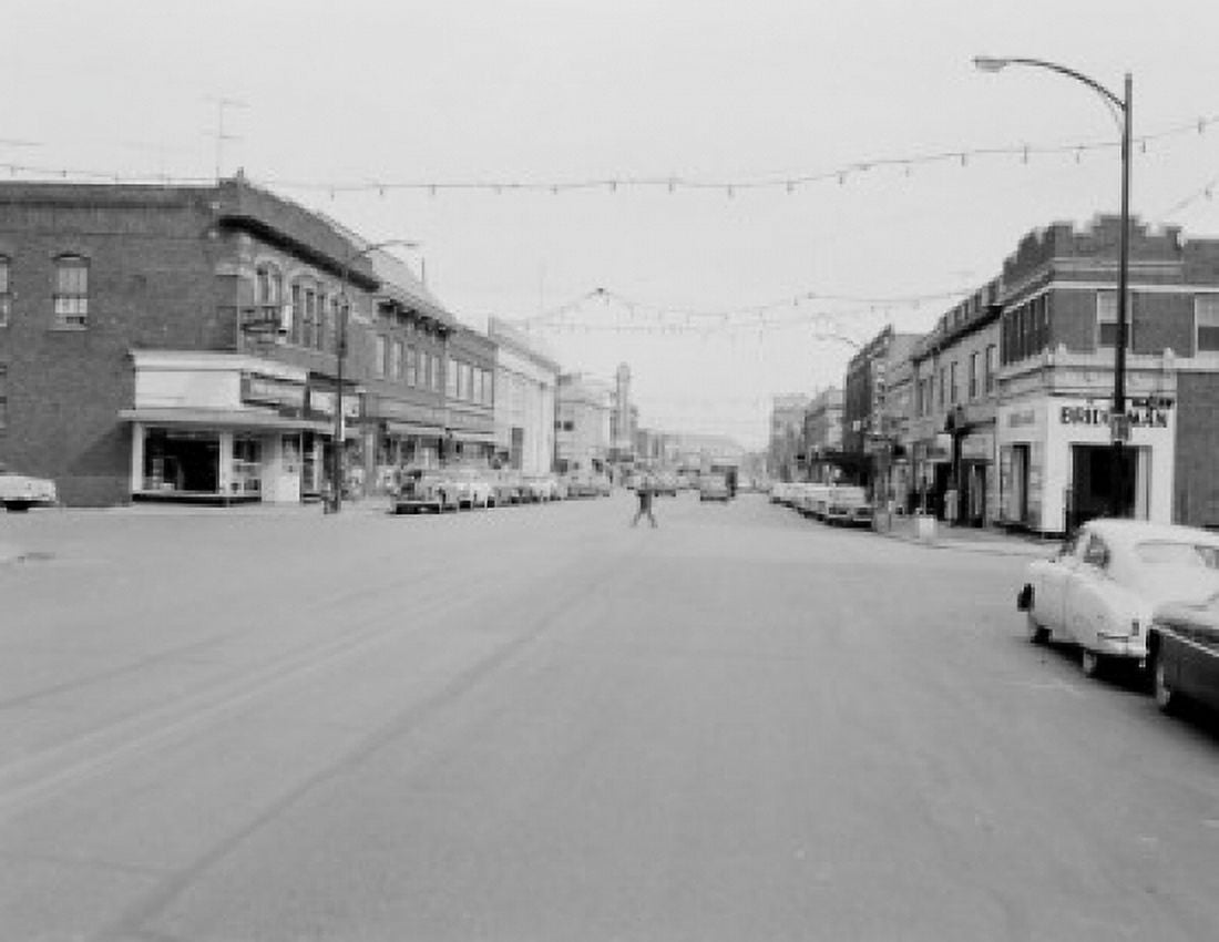 USA Minnesota Hibbing main street Canvas Art - (18 x 24)