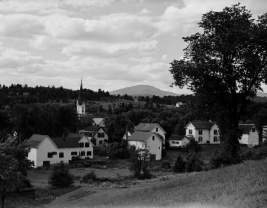 USA New Hampshire Whitefield Village Canvas Art - (18 x 24)