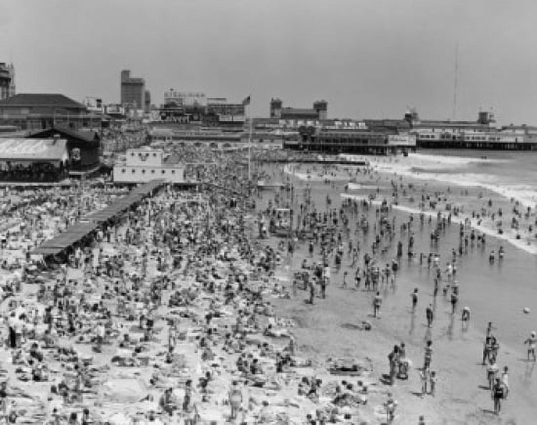 USA New Jersey Atlantic City crowded beach Canvas Art - (18 x 24)