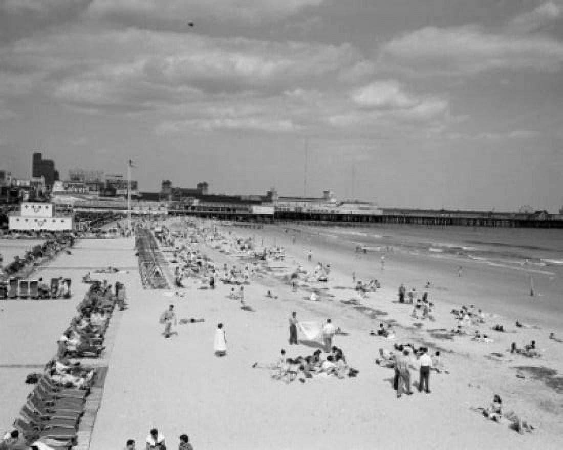 USA New Jersey Atlantic City people on beach Canvas Art - (24 x 36)