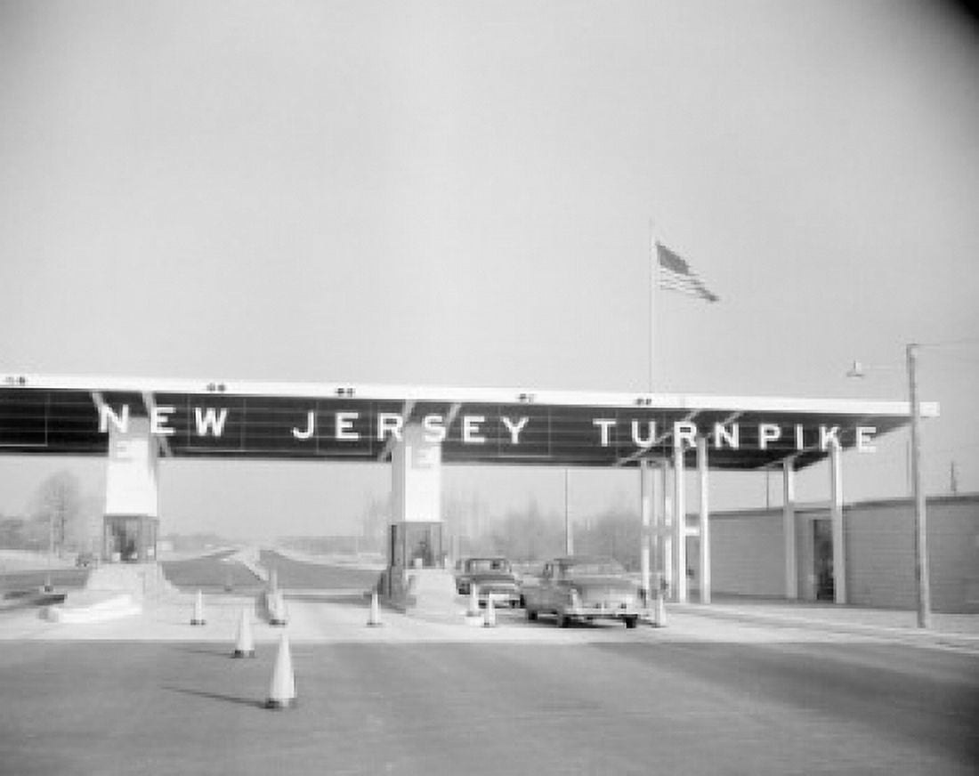 USA New Jersey Entrance to Jersey Turnpike Canvas Art - (18 x 24)