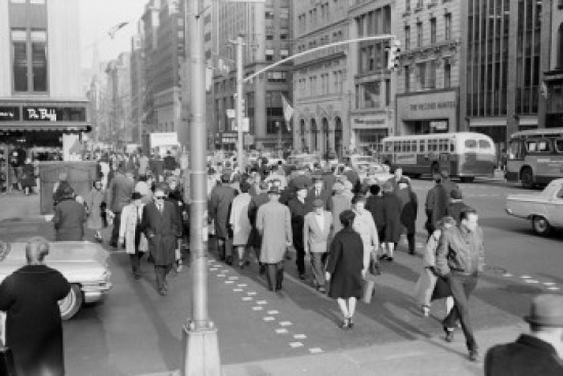 USA New York City 42nd Street at Fifth Avenue street scene Canvas Art - (24 x 36)