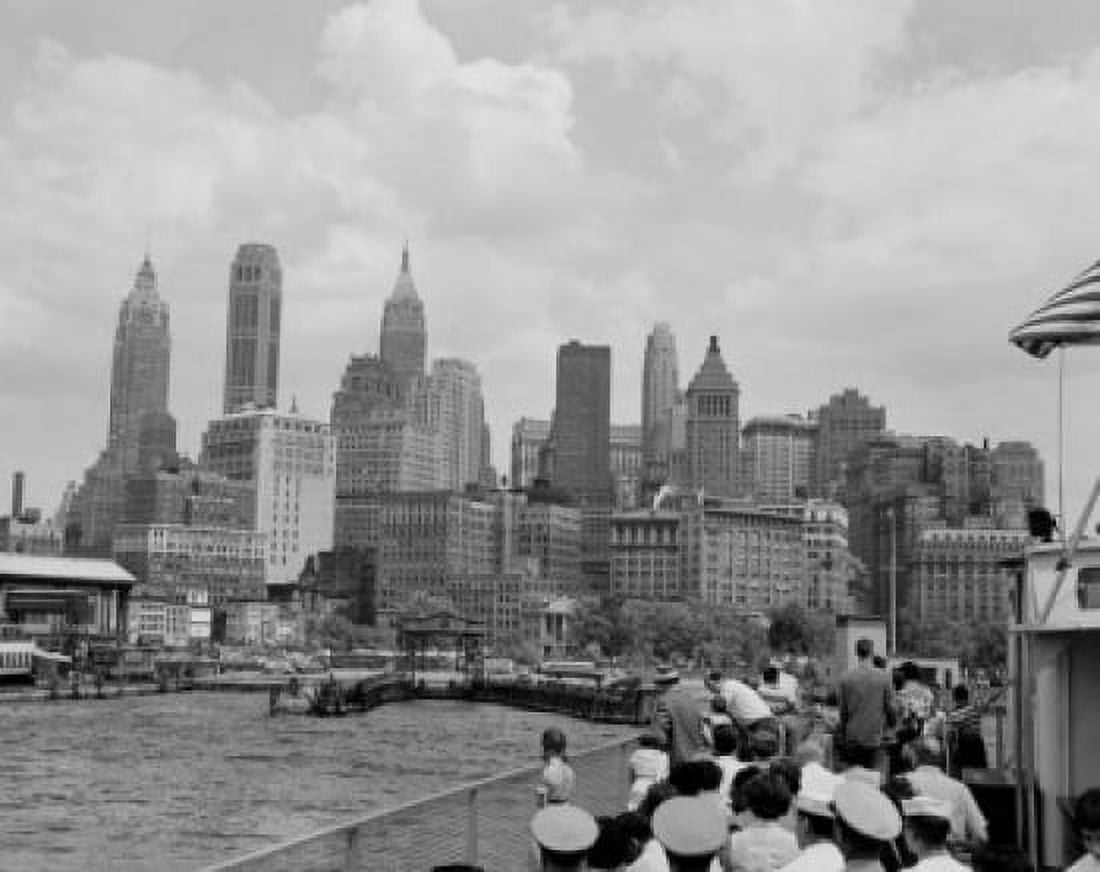 USA New York City Boat trip to the Statue of Liberty Canvas Art - (18 x 24)