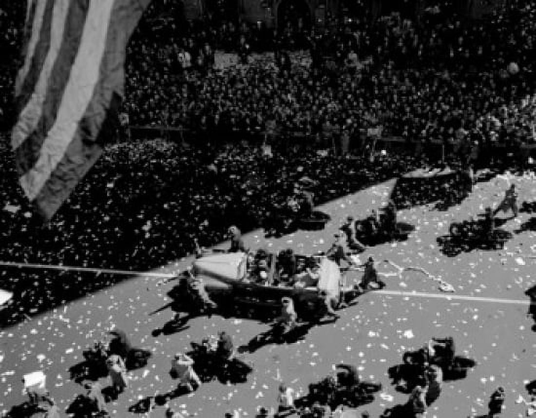 USA New York City General Douglas MacArthur parade in April 1951 Canvas Art - (18 x 24)