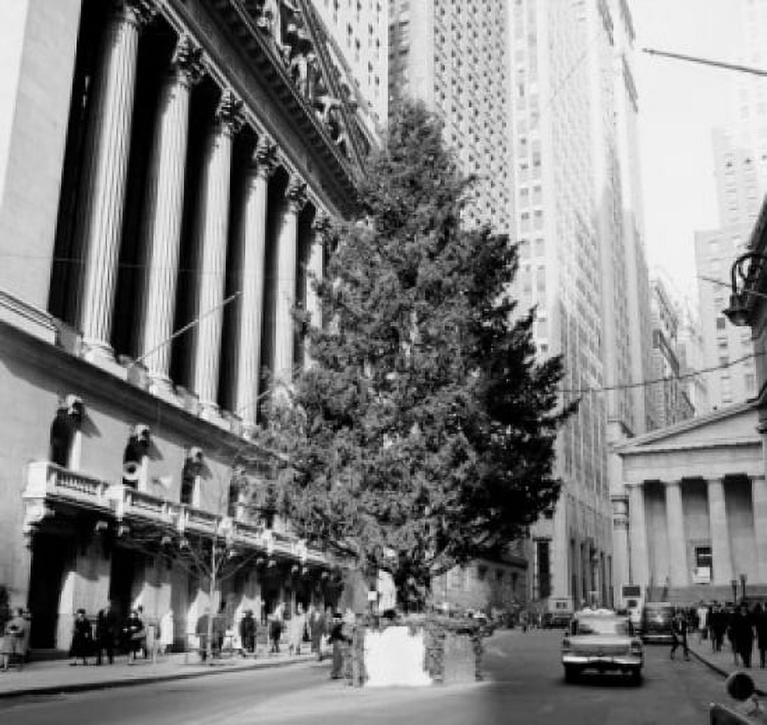 USA New York City Huge Christmas Tree in front of New York Stock Exchange Canvas Art - (24 x 36)