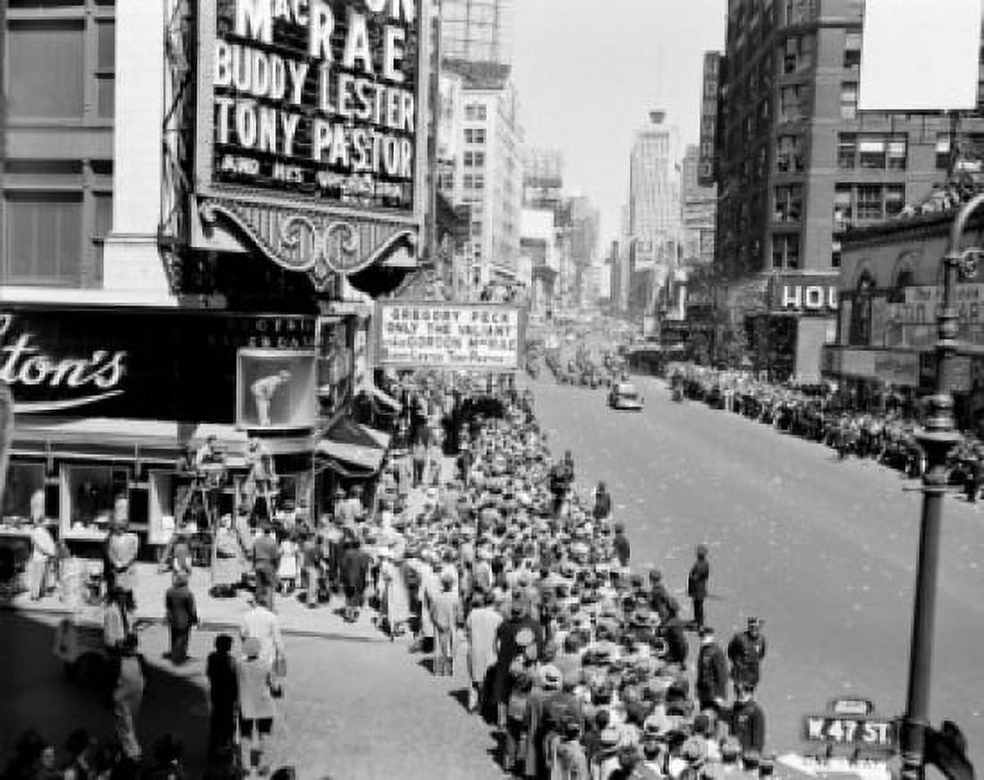 USA New York City Manhattan General Douglas MacArthur parade in April 1951 Canvas Art - (18 x 24)