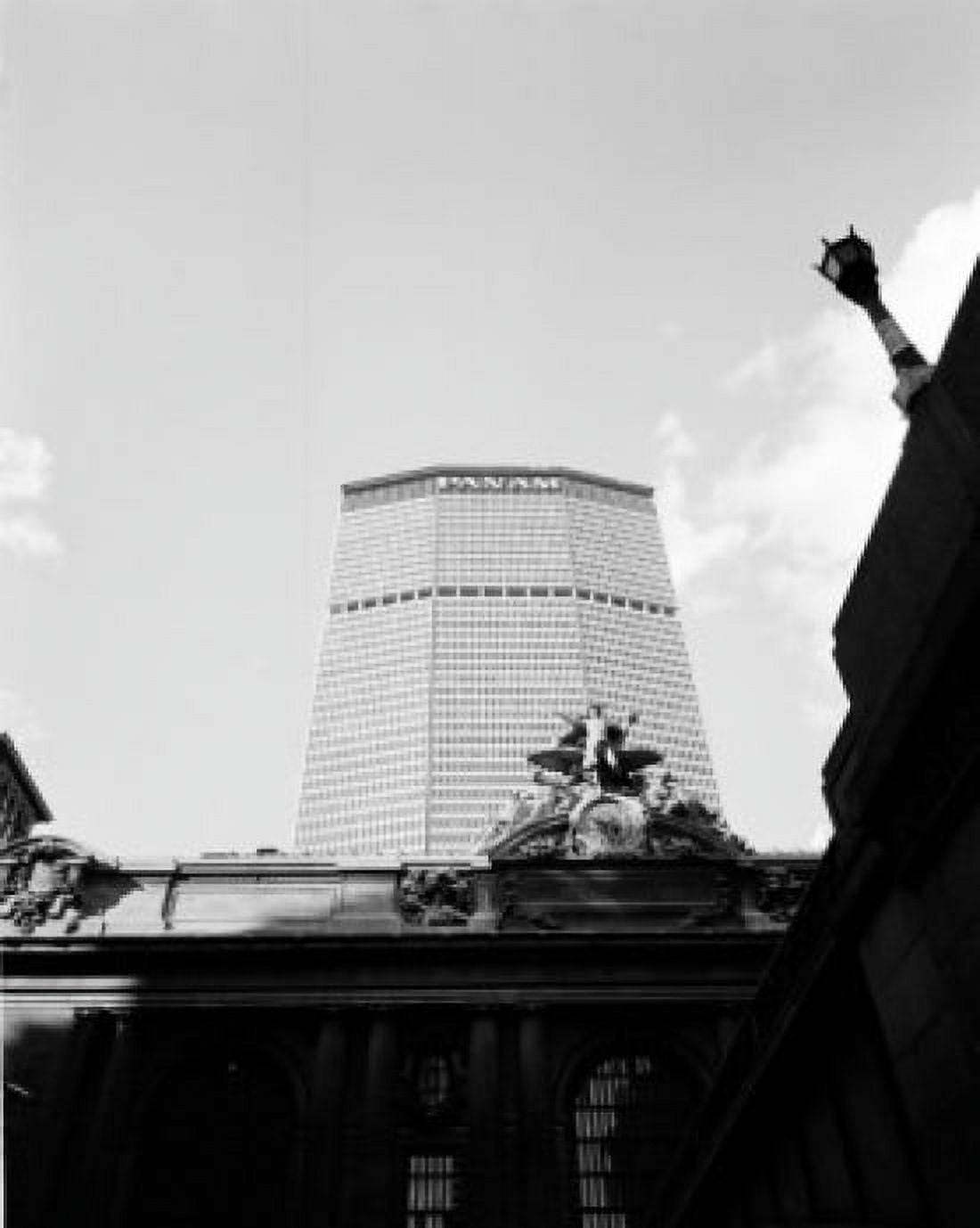 USA New York City Manhattan Park Avenue Metlife Building Canvas Art - (24 x 36)