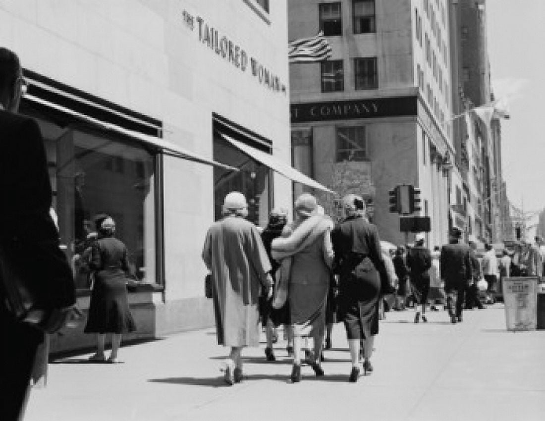 USA New York City Manhattan shoppers on 57th Street Canvas Art - (24 x 36)