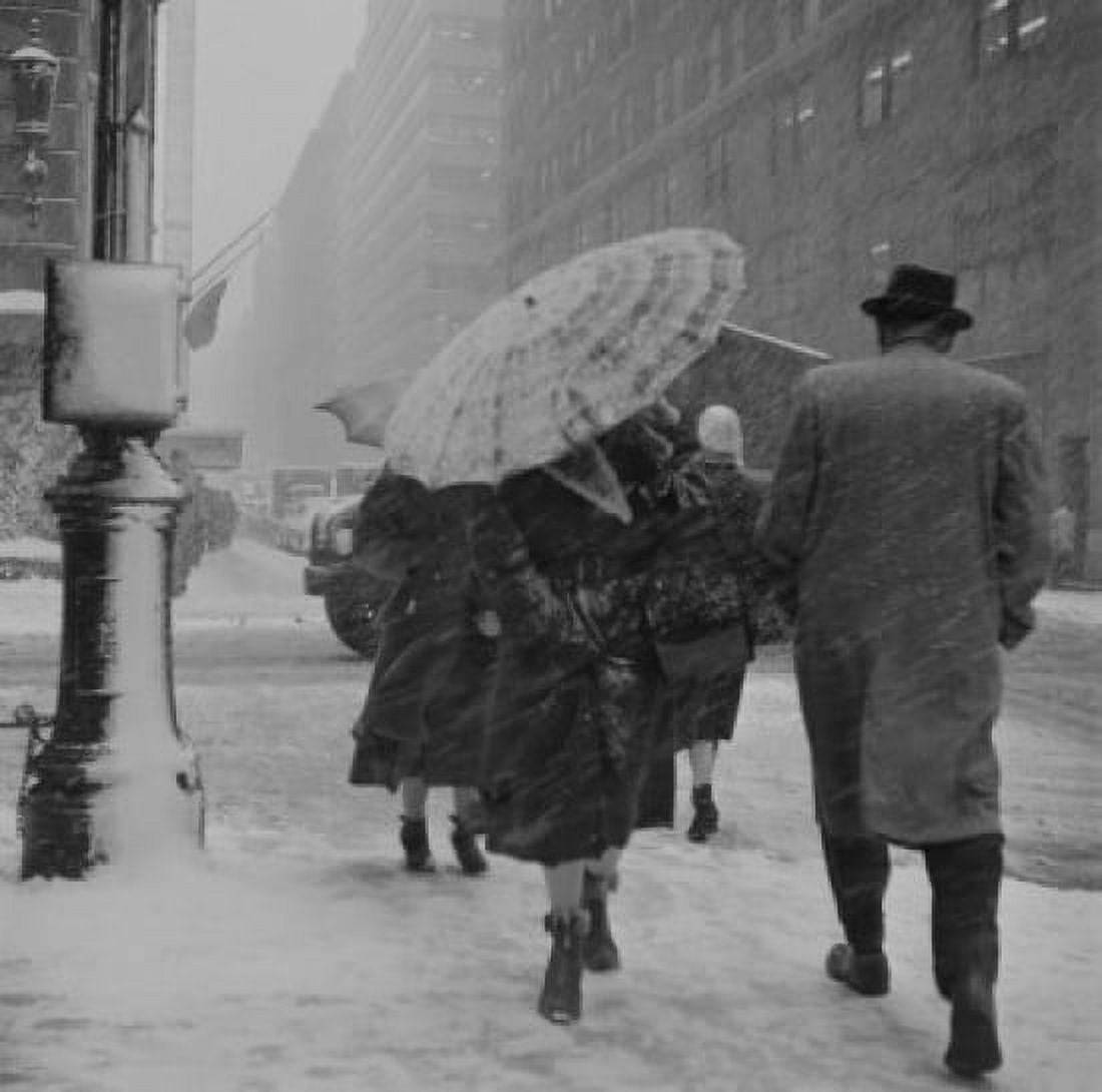 USA New York City People walking in snowstorm Canvas Art - (24 x 36)
