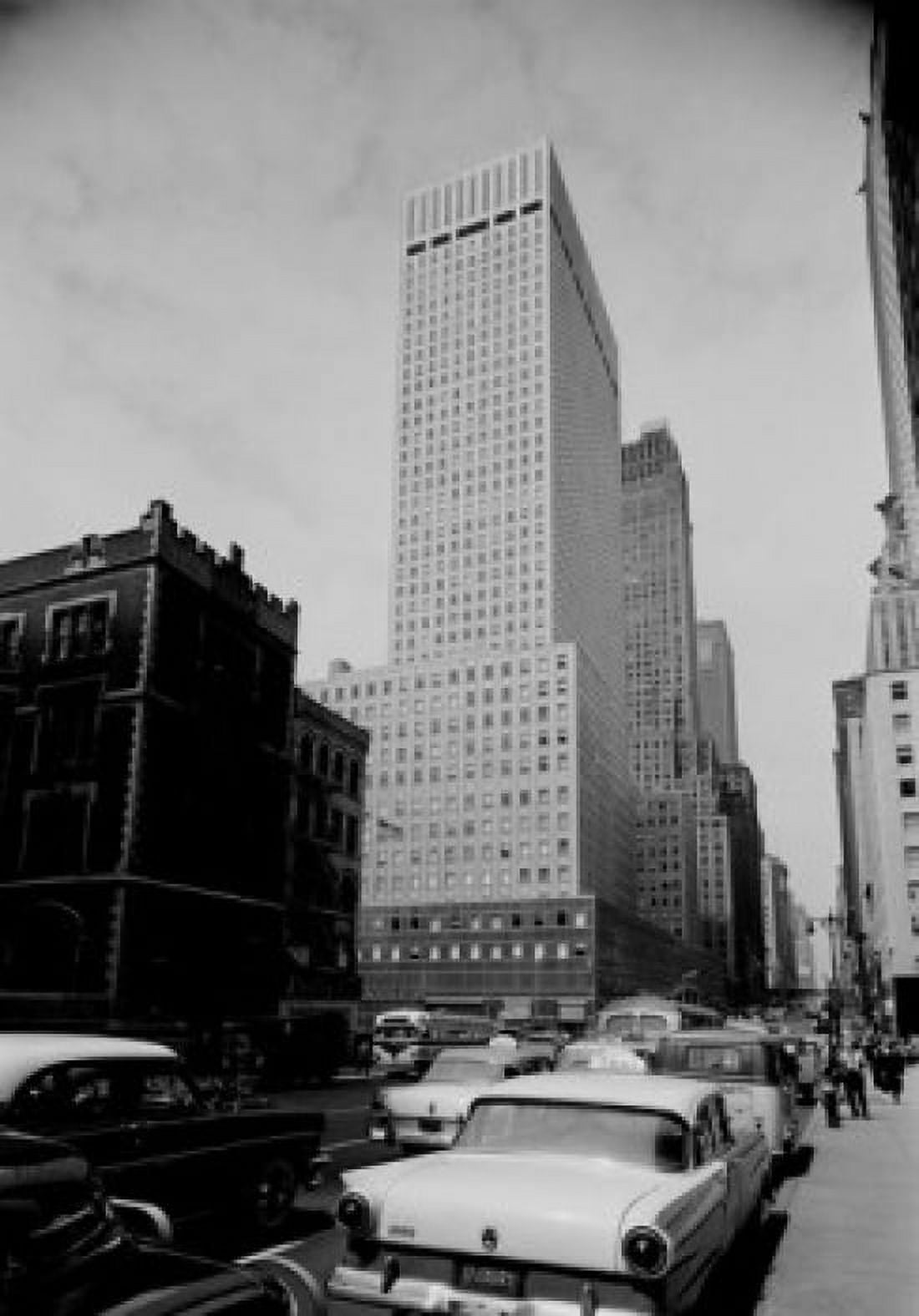 USA New York City Socony Mobile Building 42nd Street and 3rd Avenue Canvas Art - (18 x 24)
