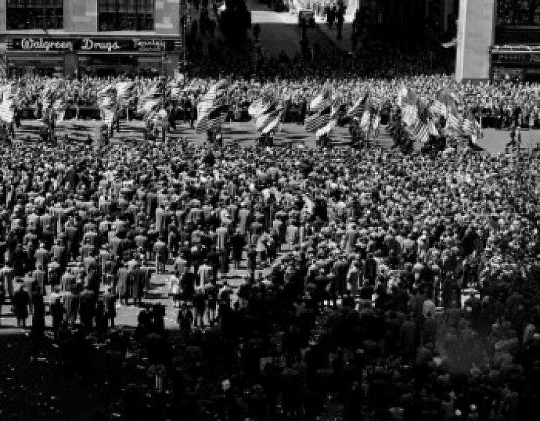USA New York City Spectators during General Douglas MacArthur parade in April 1951 Canvas Art - (24 x 36)
