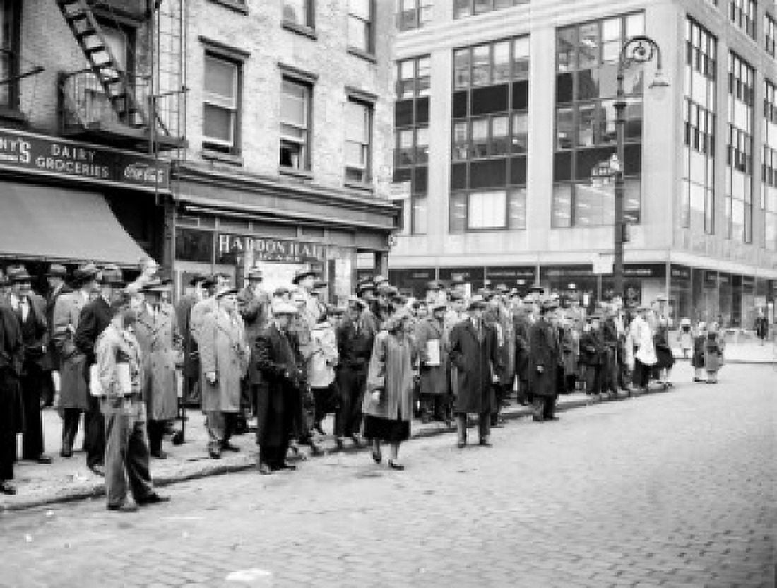 USA New York City Spectators viewing an accident scene Canvas Art - (24 x 36)