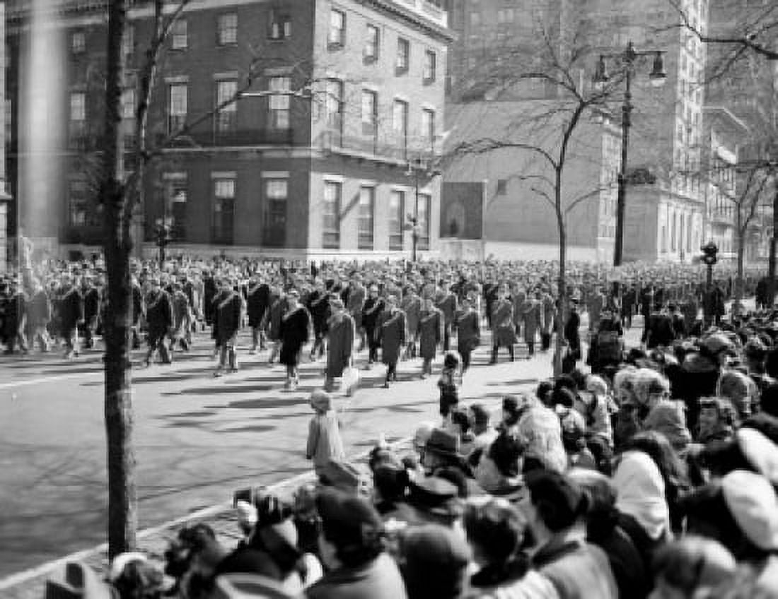 USA New York City St Patrick Day Parade Canvas Art -  (24 x 36)