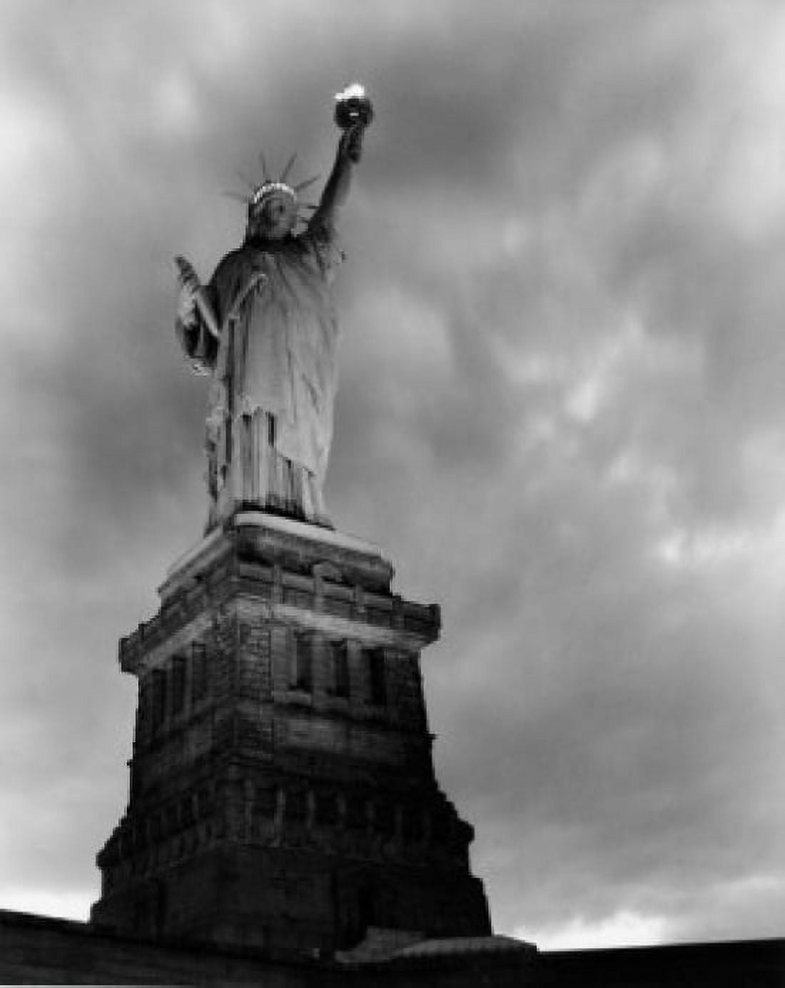 USA New York City Statue of Liberty Canvas Art - (18 x 24)
