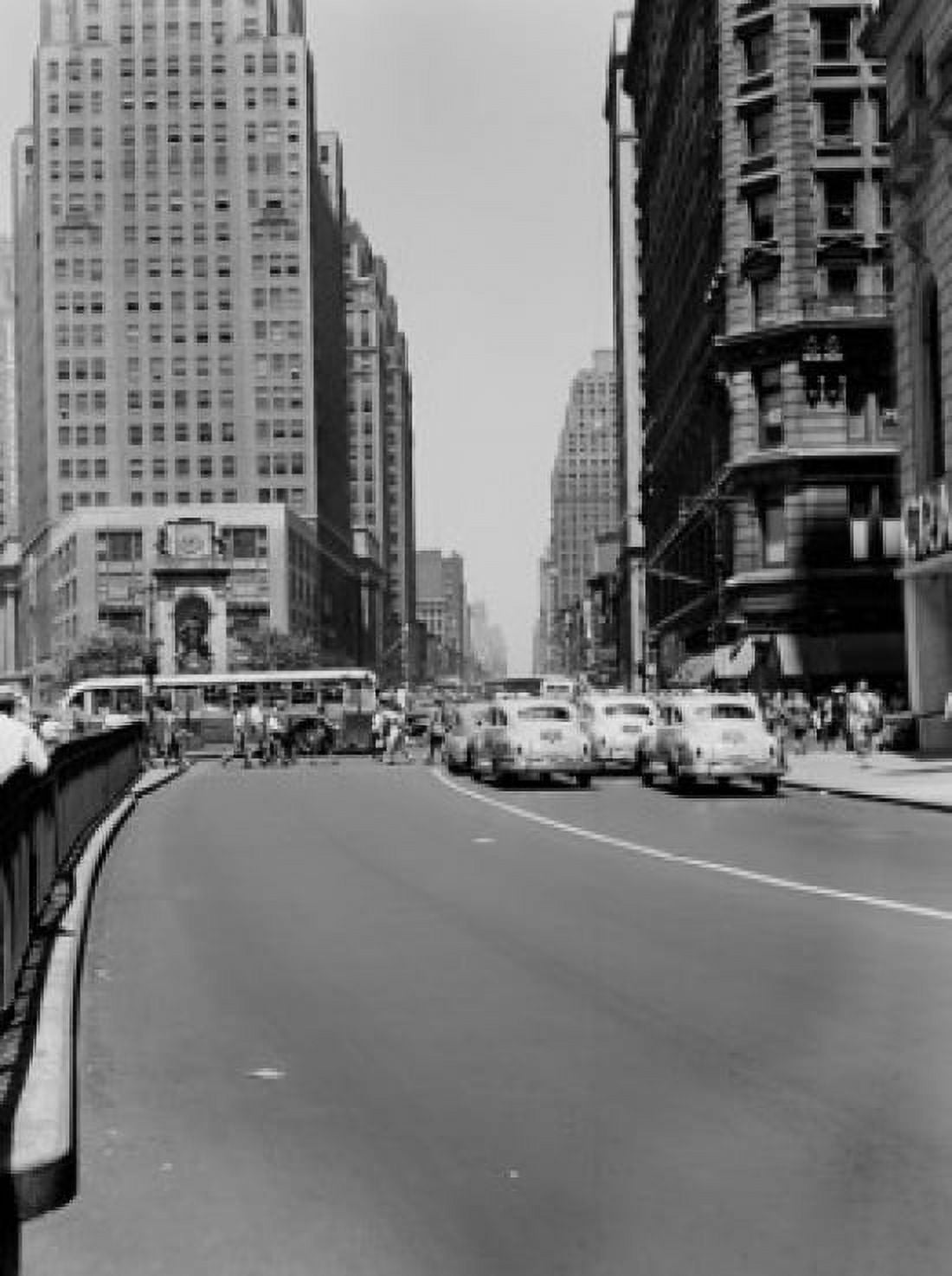 USA New York City Street scene Canvas Art - (18 x 24)