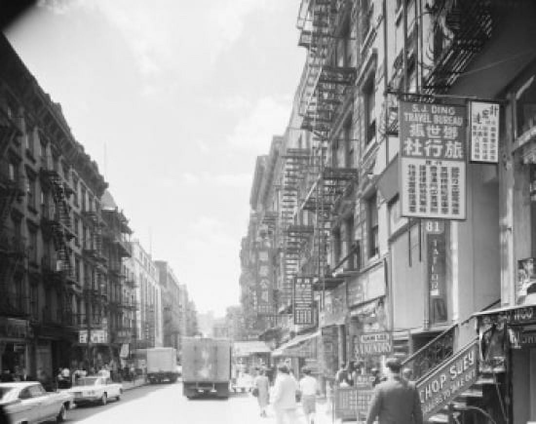 USA New York City Street scene Canvas Art -  (18 x 24)