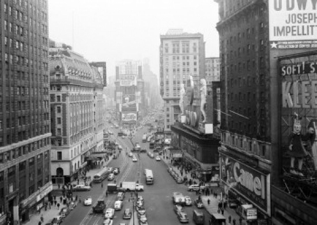 USA New York City Times Square Canvas Art - (24 x 36)