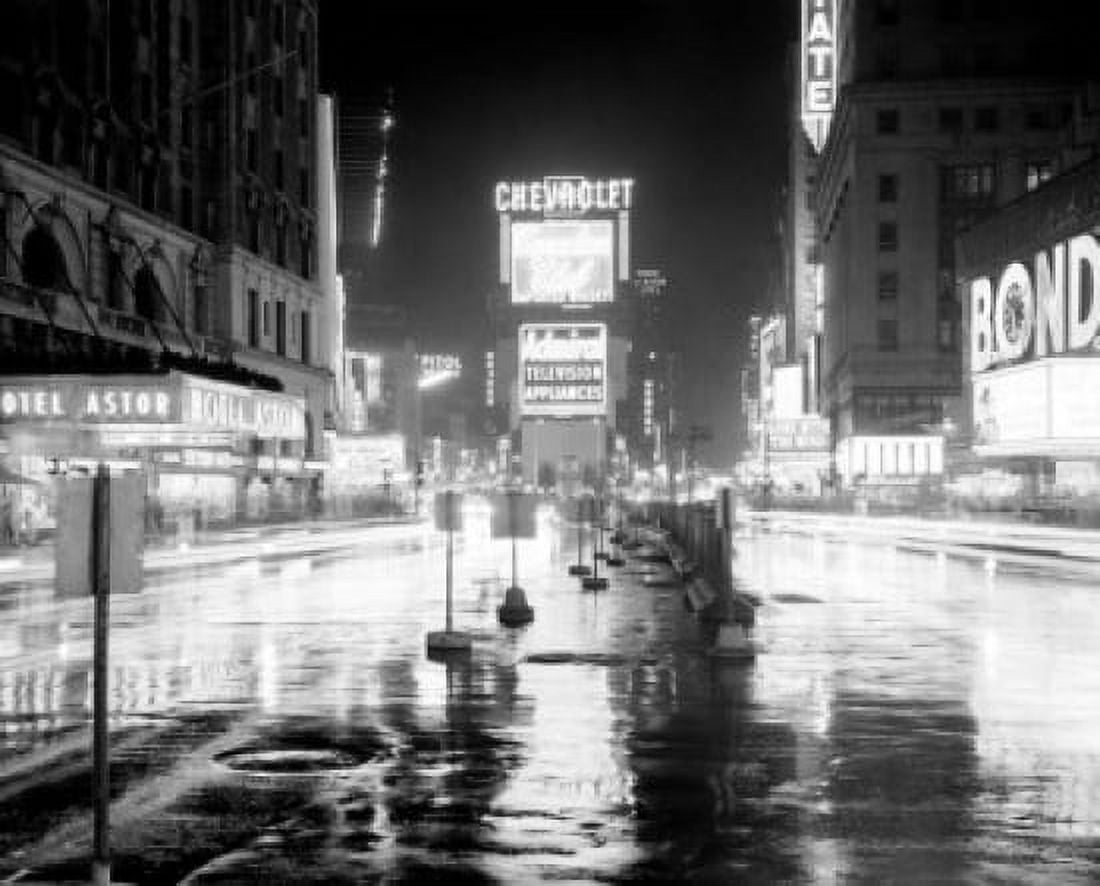 USA New York City Times Square Night street scene Canvas Art - (18 x 24)