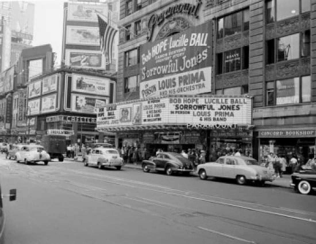 USA New York City Times Square Paramount Theatre Canvas Art - (18 x 24)