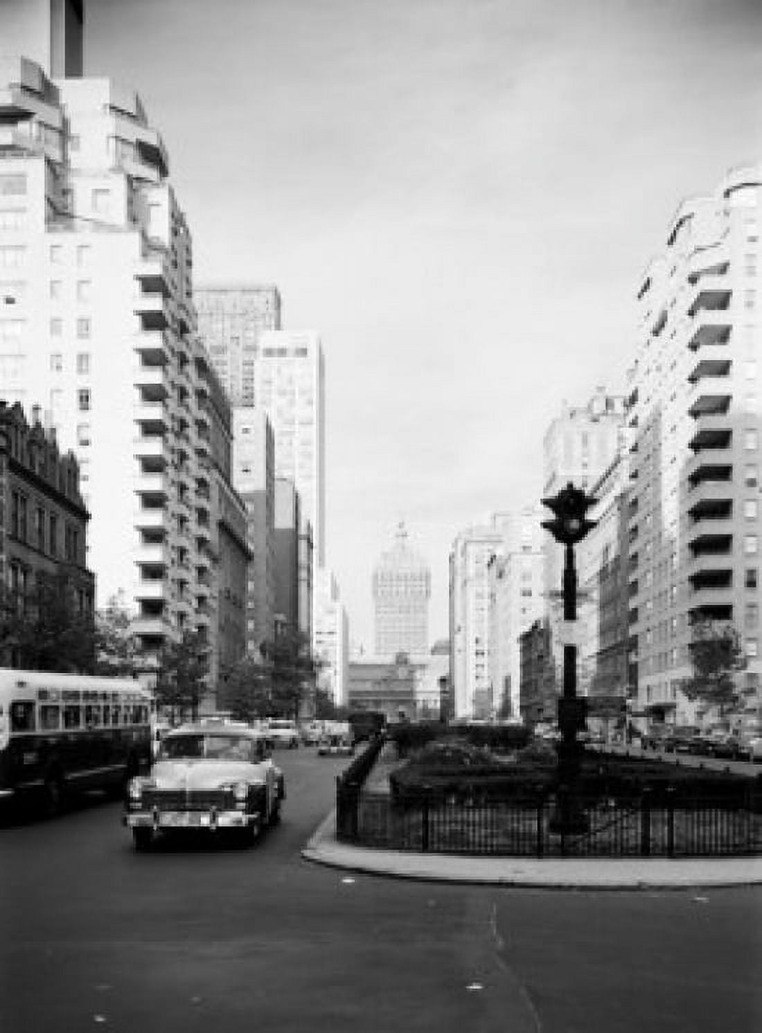 USA New York City View of Park Avenue Canvas Art - (24 x 36)
