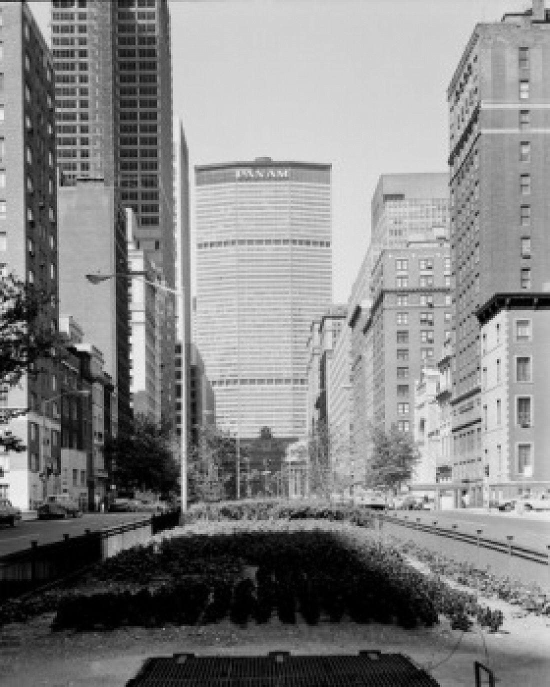 USA New York City View of the newly completed Pan Am building in 1963 from East 36th Street at Park Avenue Canvas Art - (18 x 24)