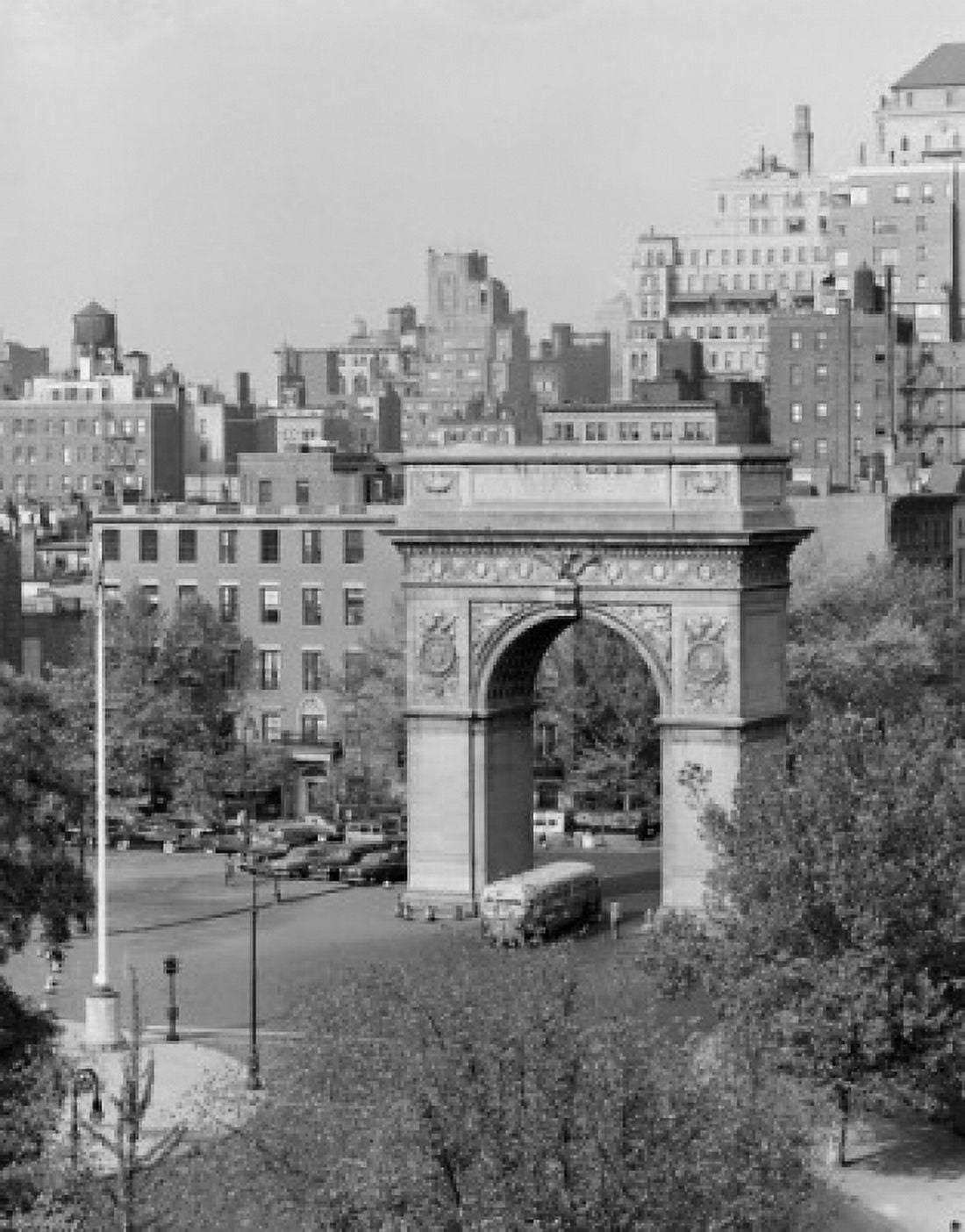 USA New York City Washington Square Arch Canvas Art - (24 x 36)