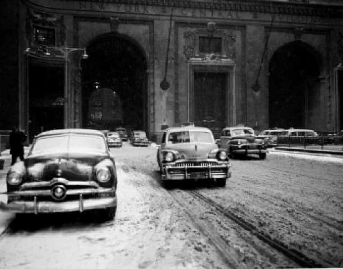 USA New York City cars outside Helmsley Building Canvas Art - (18 x 24)