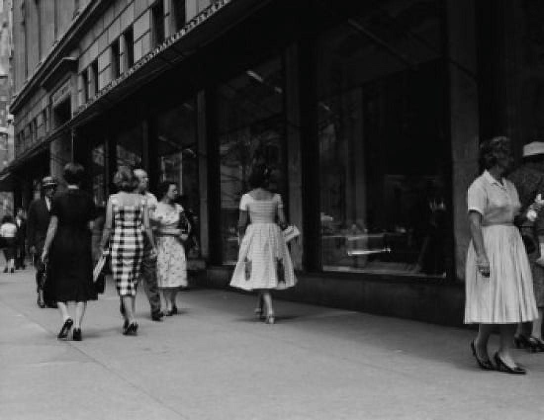 USA New York City shoppers on Fifth Avenue Canvas Art - (18 x 24)
