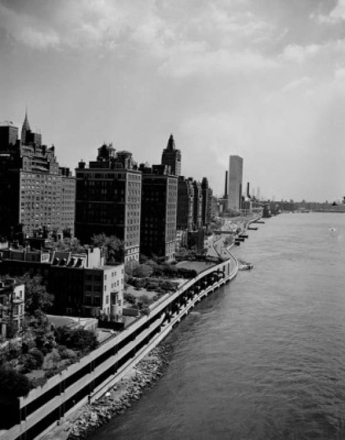 USA New York City skyline Canvas Art - (24 x 36)